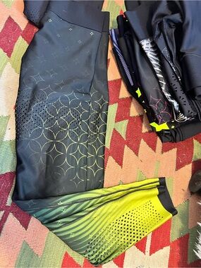 ultracor Black and Neon Yellow women’s leggings new with tags size XL